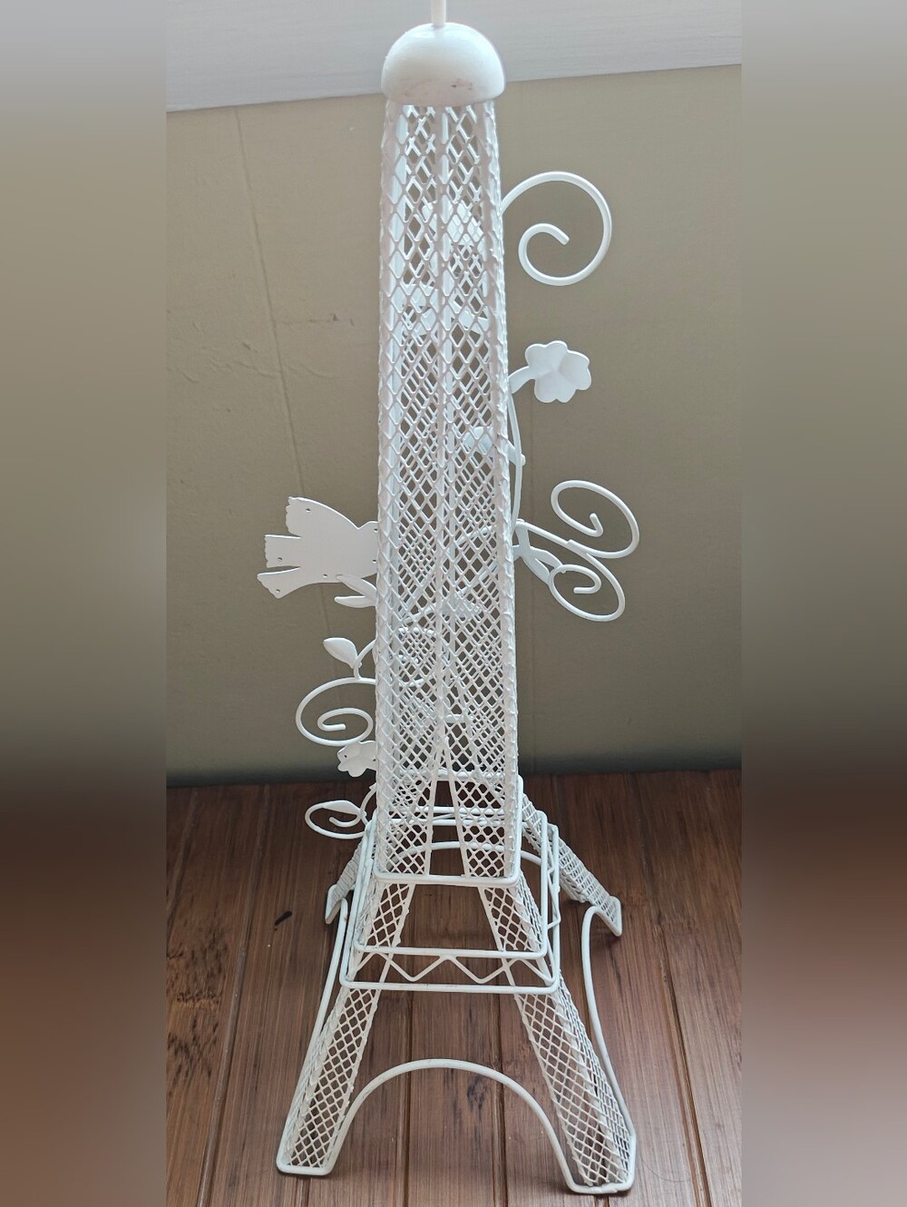 Decorative White Metal Eiffel Tower Earring Holder with Floral Accents - Picture 3 of 3